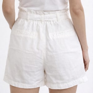 Vita Tencel Paperbag-shorts, högmidjade och skärpta sommarshorts bild 3
