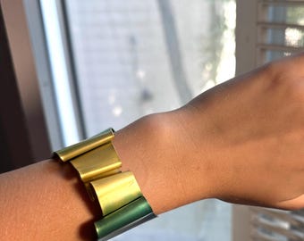 Preciosas pulseras tipo brazalete anodizadas de colores.