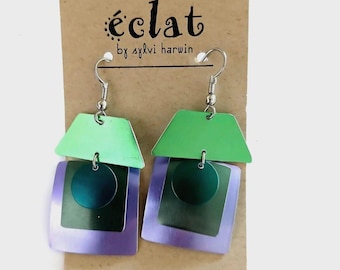 Pendientes colgantes de aluminio anodizado en colores brillantes, ligeros como una pluma, de Eclat. Artista del Área de la Bahía.