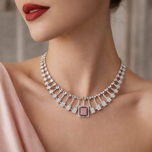Conjunto de collar llamativo de cristal rosa – Gargantilla de diamantes de imitación plateados, pendientes a juego – Glamour nupcial