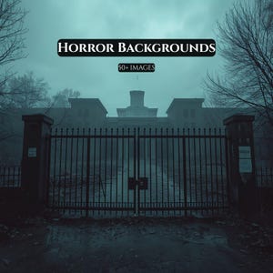 Könnte beinhalten: Ein düsteres Bild eines schmiedeeisernen Tors, das zu einem unheimlichen Gebäude führt, mit dem Text "HORROR BACKGROUNDS" und "50+ IMAGES". Die Szene ist in Nebel gehüllt, was ein Gefühl des Grauens erzeugt.