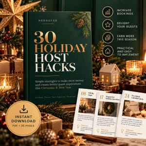 Op de afbeelding: Een donkergroen boek getiteld 30 Holiday Host Hacks met gouden tekst, inclusief ondertitels over gastervaringen en Airbnb-hosting. Drie voorbeeldpagina's tonen tips genummerd 08, 17 en 24. Een gouden badge geeft een directe PDF-download aan.