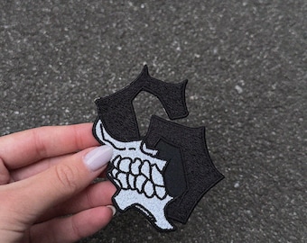 ゴシックレターパッチ刺繍 – スカルスタイル ブラックパッチ (8～10cm)