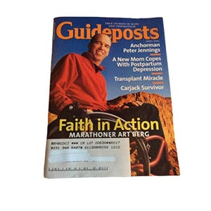 Peut inclure: Une couverture de magazine représentant un homme en chemise rouge dans un fauteuil roulant. Le magazine s'intitule "Guideposts" et l'article de couverture est "Faith in Action" avec le sous-titre "Marathoner Art Berg".