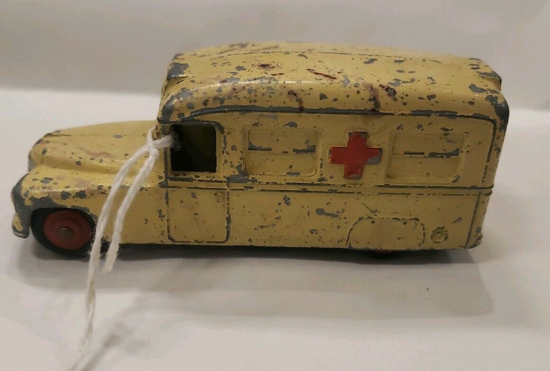 Vintage Dinky Toys Daimler Ambulance 253 Die Cast Made in England