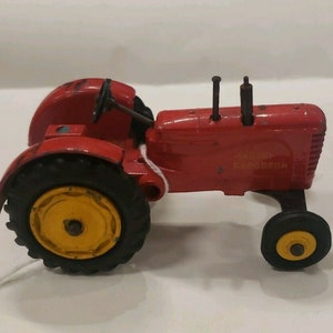 Dinky Toys 300 Massey Ferguson Traktor Meccano Ltd Made in England Rot Vintage