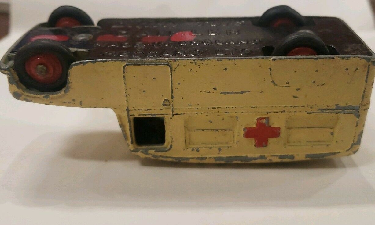 Miniature Dinky Toys Ambulance Daimler 253 - Année 1960, échelle 1/55, Métal (occasion)