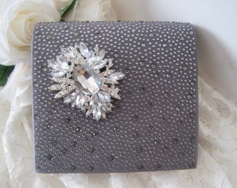 Clutch Grey Beaded Clutch with Beautiful Rhinestone Brooch with Removable Chain Shoulder Strap Wedding Prom Accessories Clutches Purses