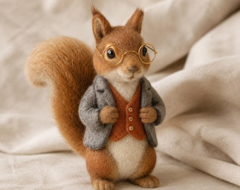 Needle Felt Squirrel Figurine, Handmade Woodland Squirrel Decor, Cute Forest Animal Collectible, Felted Squirrel Ornament