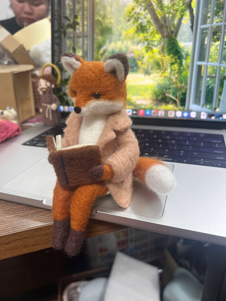 Whimsical Needle Felt Fox Reading Book – Handmade Wool Fox Figurine, Cozy Cottagecore Animal Decor, Storybook Fox Gift image 6