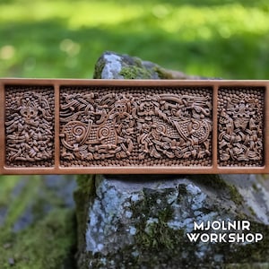 Vikingväggpanel i ek Mammen-stil: Masker av Loke och bestornamentik