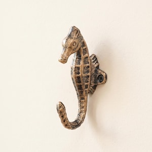 Cast Iron Seahorse Wall Hook – Bronze Wall Hanger for Nautical Bathroom or Entryway – Heavy Duty Single Hook for Coats and Towels