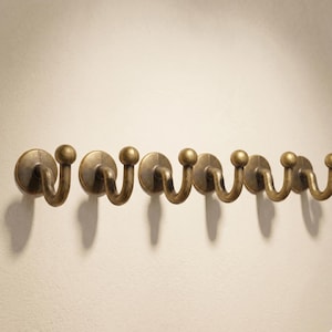 Small Zinc Alloy Wall Hook with Round Base – Antique Bronze Metal Hanger for Coats, Keys, or Towels in a Classic Design