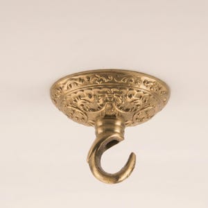 Zware koperen plafondhaak – sierlijk goud 63 mm luifelrozet voor montage van vintage kroonluchters of plantenmanden
