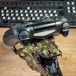 Dragon Controller Stand – 3D Printed Gaming Controller Holder for PS5/4 & Xbox, Gamer Desk Decor, Unique Gift for Gamers