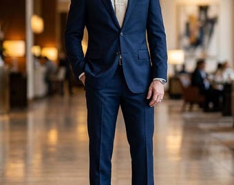 Traje de dos piezas azul marino de corte ajustado: atuendo moderno para bodas y negocios.