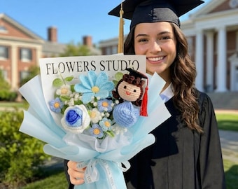 Gehäkelter Abschluss Blumenstrauß mit Absolventen Puppe, Abschlussgeschenk für Azubi, Bachelor, Master, Prüfung Geschenk