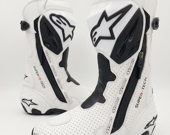 Botas de moto Alpinestars blancas para carreras – Botas de motorista de cuero premium. Botas deportivas para pista / Calzado de motorista para hombre. Botas de moto de carreras.