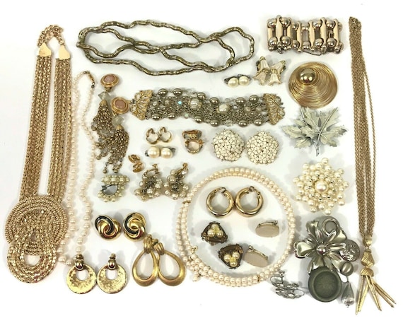 Vintage Wearable Costume Jewelry Lot 1 Lbs Flat Rate - Etsy