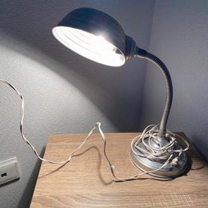 Vintage 1960er Aluminium Schreibtischlampe, Industrielle Schwanenhals Tischleuchte, MCM Silber Bürolampe