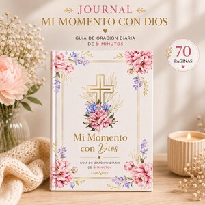 May include: A cream-coloured journal with the text "JOURNAL" and "MI MOMENTO CON DIOS" is displayed. The cover features a gold cross, floral arrangements, and the text "GUÍA DE ORACIÓN DIARIA DE 5 MINUTOS". The journal has 70 pages.