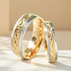 Anello da uomo in titanio martellato bicolore, 5 mm 7 mm, fede nuziale dalla texture unica, anello di fidanzamento ipoallergenico, anello di promessa con incisione personalizzata
