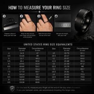 Könnte beinhalten: Ein schwarzer Ring neben einer Anleitung mit dem Titel How to Measure Your Ring Size, die vier nummerierte Schritte mit Diagrammen sowie eine detaillierte Tabelle der US-Ringgrößenäquivalente mit Durchmesser und Umfang in mm enthält.
