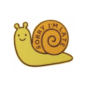 Tygmärke med snigelmotiv | Broderad humor med långsamt liv-motiv