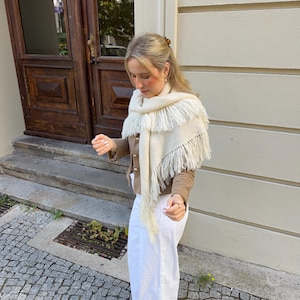Freya Scarf German Knitting Pattern - Triangular Shawl with Fringe - Adaptable to any Yarn & Needle Size - Beginner-Friendly - PDF Download