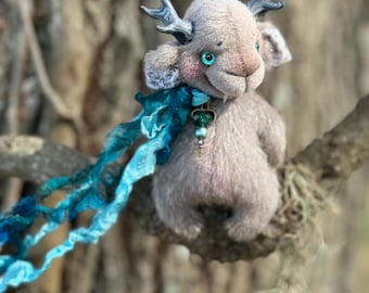 Boneco Monstro da Floresta Feito à Mão, Criatura Fantástica Única, Pelúcia com Chifres, Besta Dente-de-Sabre, Espírito Místico da Floresta, Brinquedo de Arte para Presente