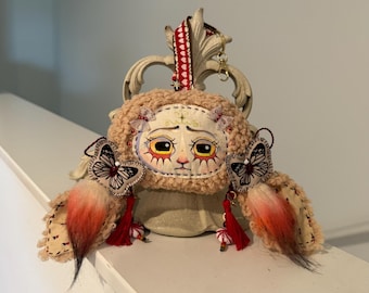 Chaveiro de criatura de anime kawaii exclusivo, amuleto de pelúcia feito à mão, pingente de espírito místico fofo, presente único