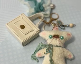 Handmade White Cat Charm – Plush Kitten Keychain with Pearl Eyes, Music Theme Bag Accessory