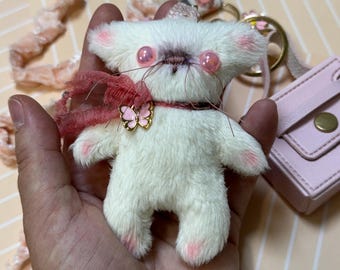 Handmade White Cat Bag Charm – OOAK Japanese Style Kitten Keychain Pearl Eyes, Daisy Charm