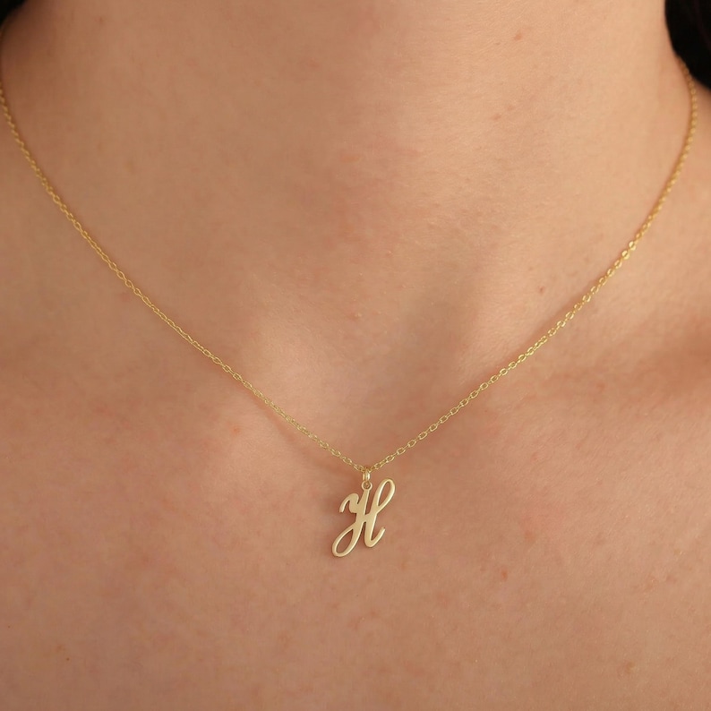 Personligt halsband med initialer, minimalistiskt halsband med guldfärgad bokstav, alfabetshalsband, litet halsband med första bokstaven, present till henne bild 2