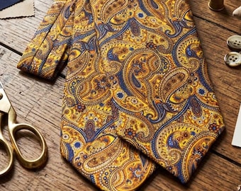Corbata Ascot de seda con estampado paisley en azul marino y amarillo, corbata vintage, seda italiana Como, accesorio de boda para el novio