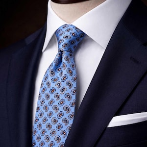 Hellblaue Seidenkrawatte mit Paisleymuster, luxuriöse italienische Como-Seidenkrawatte für Herren