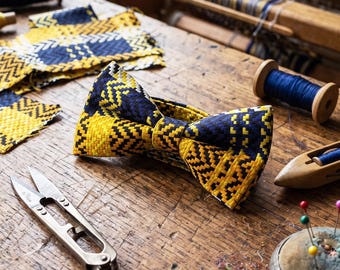 Pajarita de seda italiana para hombre, pajarita geométrica dorada, amarilla y azul marino para bodas.