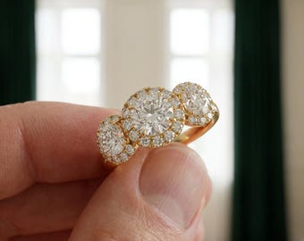 Anillo de compromiso con halo de tres piedras y diamantes cultivados en laboratorio, talla redonda, estilo vintage Art Déco, alianza de boda llamativa, regalo de aniversario, anillo único