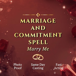 Op de afbeelding: Een bordeauxrode achtergrond met gouden tekst die luidt: "MARRIAGE AND COMMITMENT SPELL" en "Marry Me". De afbeelding bevat twee gouden trouwringen en de woorden "Photo Proof", "Same Day Casting" en "Fast Acting".