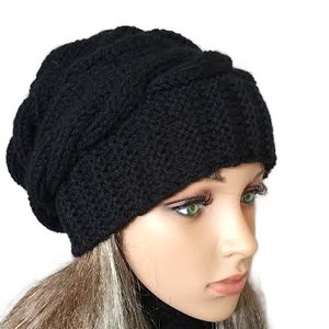 Bonnet ample pour femme tricoté à la main. Un joli chapeau disponible dans de nombreuses couleurs. image 7