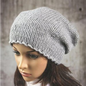 HANDGEMAAKTE uniseks slouchy beanie - zachte en warme wintermuts in grijs - aanpasbare maten en kleuren beschikbaar