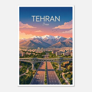 Könnte beinhalten: Ein farbenfrohes Reiseplakat mit der Stadt Teheran, Iran. Das Bild zeigt eine Stadtlandschaft mit Gebäuden, Straßen und einer Brücke, vor dem Hintergrund von Bergen und einem Sonnenuntergangshimmel. Das Wort "TEHRAN" steht oben.