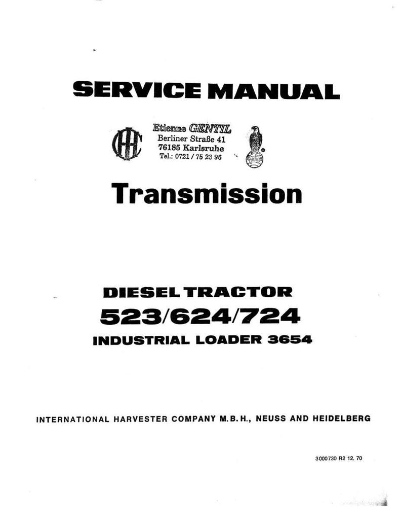 K&ouml;nnte beinhalten: Ein wei&szlig;es Servicehandbuch mit schwarzem Text. Der Titel "SERVICE MANUAL" steht oben, gefolgt von einem Firmenlogo und Kontaktinformationen. Das Handbuch behandelt "Transmission" f&uuml;r "DIESEL TRACTOR 523/624/724" und "INDUSTRIAL LOADER 3654".