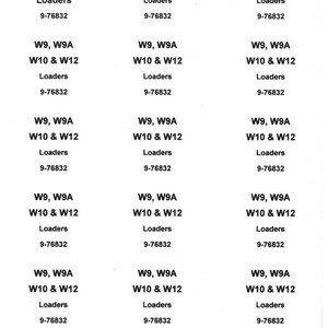 Op de afbeelding: Een wit vel papier met herhaalde tekst: "W9, W9A, W10 & W12, Loaders, 9-76832". De tekst is gerangschikt in een rasterpatroon, waarbij elk blok dezelfde informatie bevat. Het lettertype is een eenvoudige sans-serif.