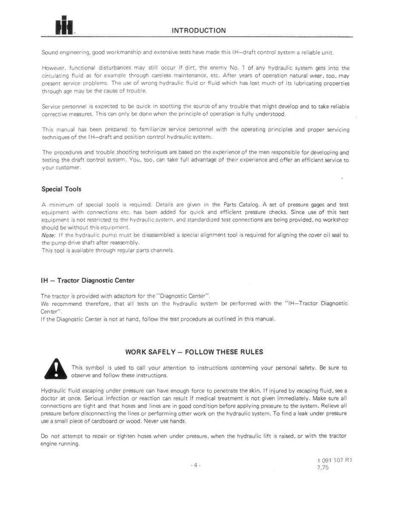 Puede incluir: P&aacute;gina de manual con el t&iacute;tulo "INTRODUCTION" y el logotipo de IH. El texto describe el mantenimiento del sistema hidr&aacute;ulico, herramientas especiales e instrucciones de seguridad. Incluye advertencias sobre el fluido hidr&aacute;ulico a presi&oacute;n.