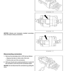 K&ouml;nnte beinhalten: Diagramm von elektrischen Steckverbindern mit Pfeilen, die die Verriegelungspositionen anzeigen. Anweisungen zur Installation und zum Trennen, wobei die richtige Vorgehensweise zur Vermeidung von Fehlern hervorgehoben wird. Text: "Elektrische Systeme - Kabelb&auml;ume und Steckverbinder."