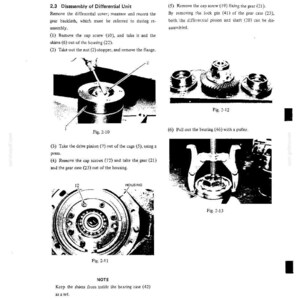 K&ouml;nnte beinhalten: Eine Seite aus einem technischen Handbuch mit dem Titel 2.3 Disassembly of Differential Unit, die schwarz-wei&szlig;e Diagramme mit den Bezeichnungen Fig. 2-10, 2-11, 2-12 und 2-13 enth&auml;lt. Der Text bietet nummerierte Anweisungen zum Ausbau von Bauteilen.