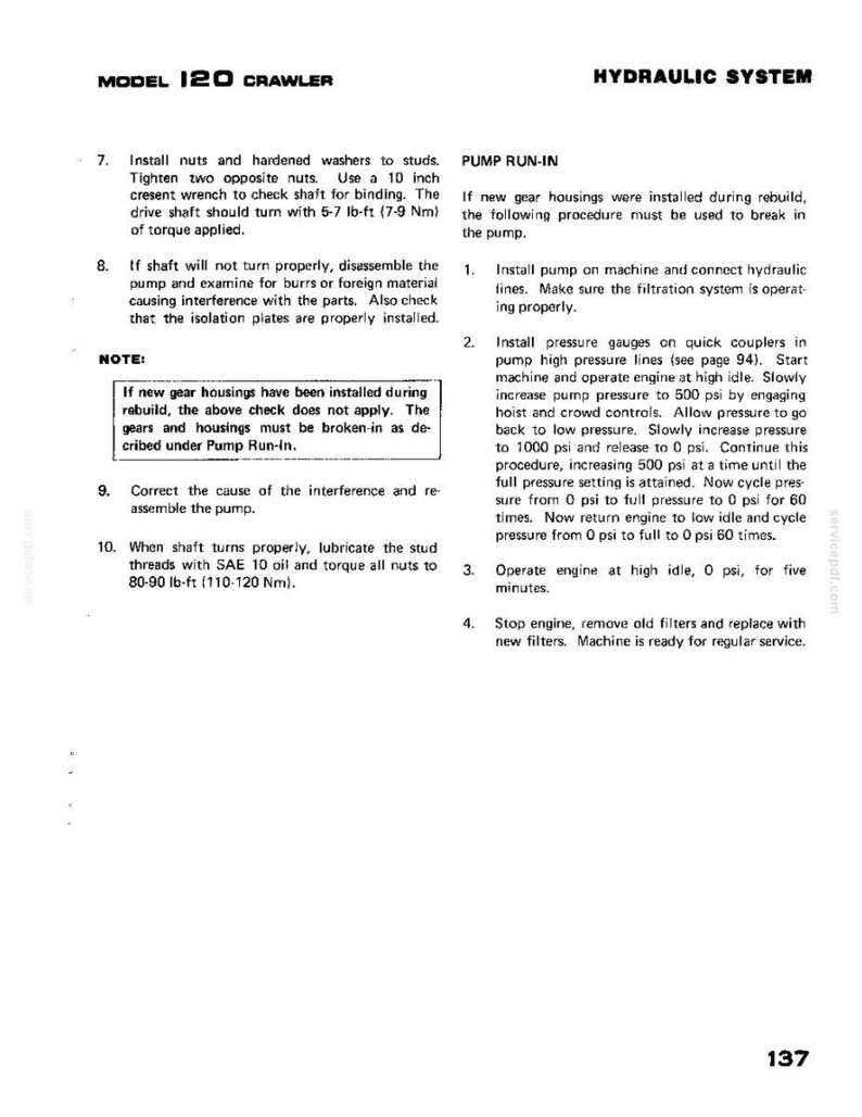 Puede incluir: P&aacute;gina de un manual del sistema hidr&aacute;ulico del Modelo 120 Crawler. El texto incluye instrucciones para el rodaje de la bomba, incluida la instalaci&oacute;n de la bomba y la comprobaci&oacute;n de los man&oacute;metros. La p&aacute;gina tambi&eacute;n incluye especificaciones de par.