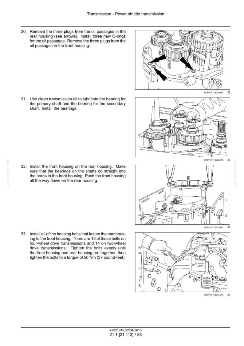 Puede incluir: Diagrama de montaje de transmisi&oacute;n Power Shuttle con instrucciones detalladas. La imagen muestra varios componentes, incluyendo engranajes, carcasas y pernos, con flechas que indican los pasos de montaje. El texto proporciona orientaci&oacute;n sobre la instalaci&oacute;n y el par de apriete.