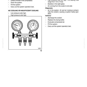 Pu&ograve; includere: Diagramma da un manuale che mostra un set di manometri per l'assistenza all'aria condizionata automobilistica. L'immagine include testo che descrive azioni, condizioni e diagnosi per i sistemi di climatizzazione. Il set di manometri ha due manometri circolari e molteplici punti di connessione.